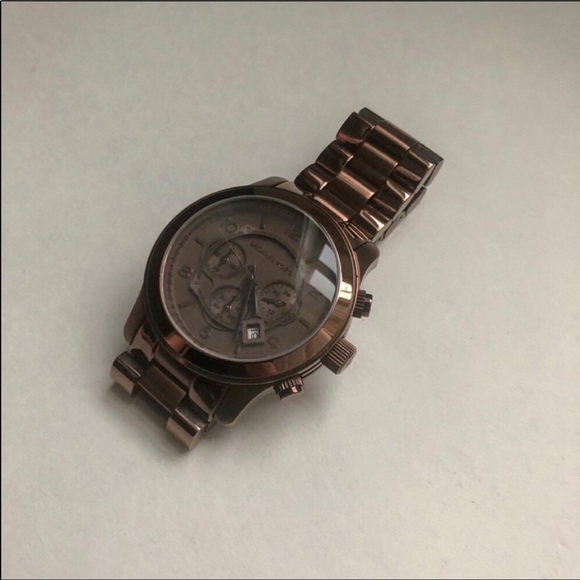 Michael Kors Oversized Watch - Picture 3 of 8